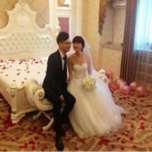 21岁大学生娶55岁中年妇女 新娘是新郎室友妈妈