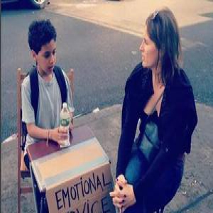 大学老师垫资让学生“练摊” 业绩挂钩成绩