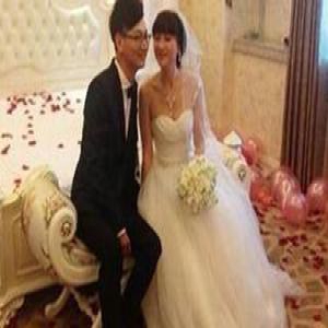 大学生娶相差34岁的同学妈妈 网友:保养是王道