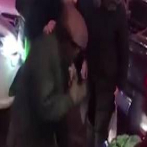 拾荒老人因剐蹭私家车遭殴？警方：系双方互殴