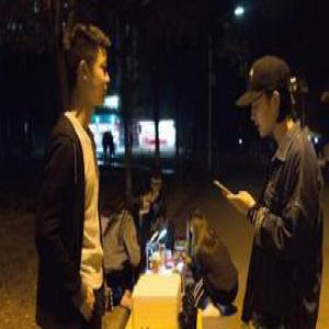 大学教师7年垫资2万让学生练摊 业绩与成绩挂钩