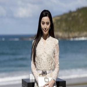 范冰冰工作室年终奖：新款手机外加欧洲旅游