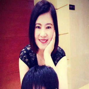 杨洋妈妈美丽容颜首曝光 网友：果然基因遗传很重要