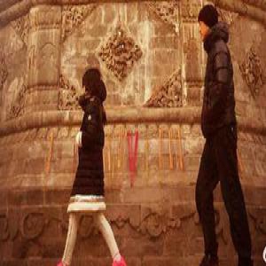 李嫣陪李亚鹏新年出游 古灵精怪读贵族学校