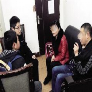 9岁男童不愿上补习班挨打 去派出所告妈妈家暴