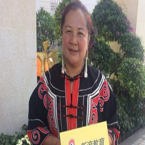 乡村教师自办小学坚守16年 扛起女娃娃的读书梦