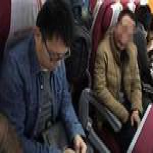 “飞机性骚扰”女方系网红 男方曾发大尺度照片