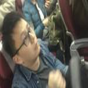 “飞机性骚扰”高管发辞职声明：用法律讨个说法