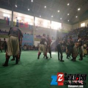中外搏克手连续“近身肉搏”超12小时 中国选手终夺冠