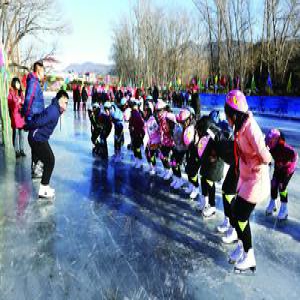 冰雪运动在北京中小学校园内推广普及