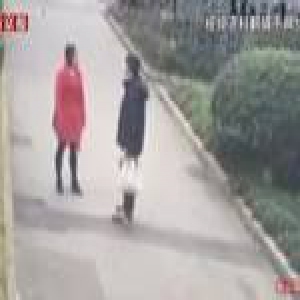 女研究生遭学霸暴打 老师称不算校园暴力报警没用