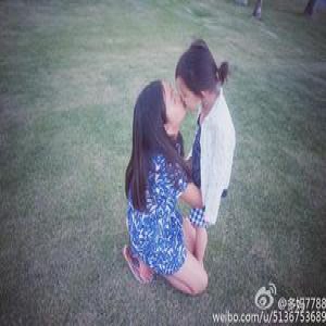 黄磊晒爱女多多度假照 多才多艺读国际学校