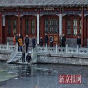 清华大学校园内2名学生凌晨在荷塘落水 1人溺亡