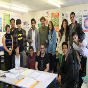 大量移民引学生数量激增 英学校开启大班授课