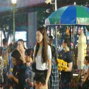 求子？熊黛林与富二代老公赴泰国拜佛