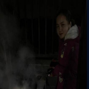 秀恩爱！岳云鹏回老家 晒老婆用地锅做饭：好期待