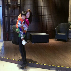 潘长江外孙四岁了！长相神似姥爷喜感十足(图)