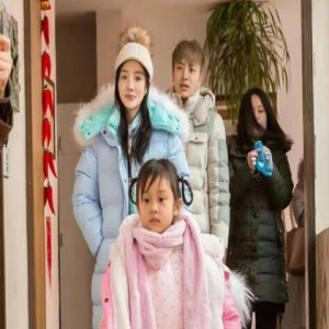 李小璐一家做公益 甜馨的新发型好萌