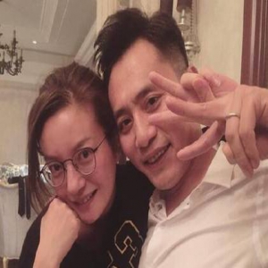 赵薇刘烨素颜合影 两人似乎都喝醉了(图)