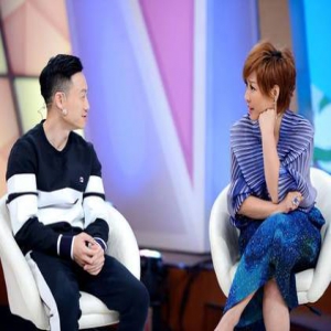 杨威喜得双胞胎女儿 曝和老婆一起吃月子餐