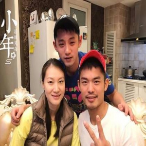 林丹出轨后首同框谢杏芳 与张继科一起过小年