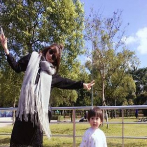 贾静雯首晒7月大肚！手脚超纤细 看不出是孕妈咪