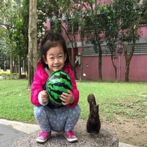 汪小菲发文示爱女儿 网友调侃“儿子是捡的吗”