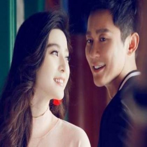 好事将近？范冰冰上海看豪宅 范妈妈贵气十足