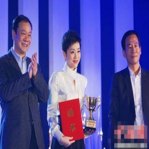 杨澜担任金鸡百花微电影展映盛典“形象大使”