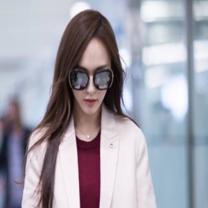 唐嫣米色大衣简约大气 尽显温婉气质