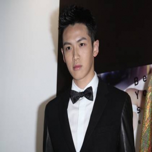 柯震东爱演高帅富角色 被老板柴智屏说“不会恋爱”