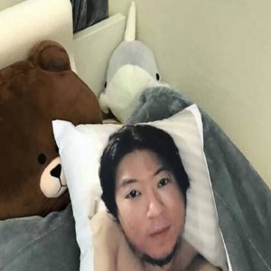 半裸照抱枕上线？高晓松发文：本人概不负责