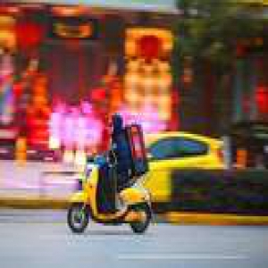 加价也打车难，外卖费超40元 共享经济遭遇人荒