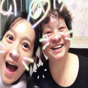 朱丹晒素颜自拍 卸了妆根本认不出(图)