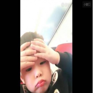 小鱼儿可爱做鬼脸 竟吓到了胡可和自己(图)