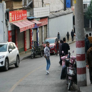 “黑妹”吉克隽逸现身西昌 网友：回家后更黑了(图)