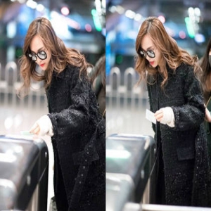 唐嫣搭地铁出行 研究半天不知怎么刷卡(图)