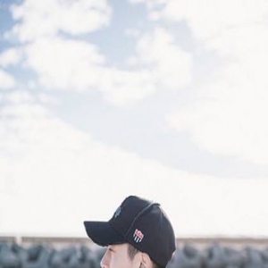 金贤重发亲笔信问候粉丝 2月11日将退伍