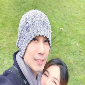 Ella睡前帮老公穿袜子 竟突然大哭起来…