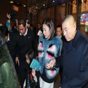 大手笔！刘銮雄送甘比价值160亿商场：让她有依靠