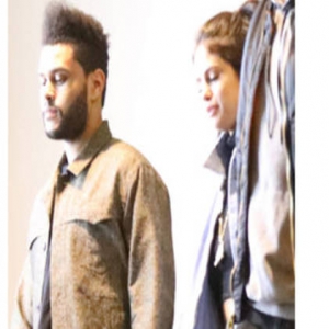 赛琳娜与新男友十指紧扣超恩爱 友人：她眼睛在发光