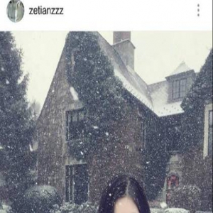 奶茶妹妹雪中美照皮肤白皙 颜值再回巅峰