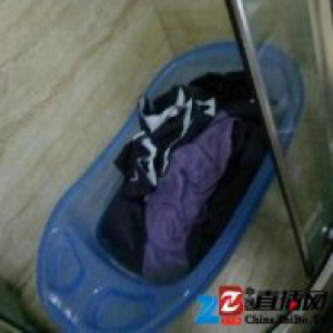 过年洗窗帘不一定都拆下来洗！教你1招 比新的还干净