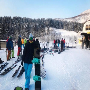 刘嘉玲低调秀恩爱 富士山滑雪老公相伴(图)