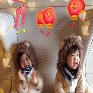 林志颖双胞儿子变“狮子” 露甜笑萌到融化