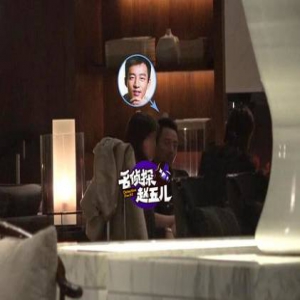 汪小菲约美女喝茶谈事 穿正装商务范儿足