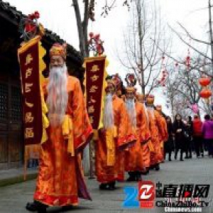 四川阆中：“春节老人”扮亮“中国春节文化之乡”