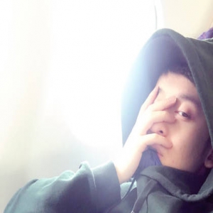 董子健晒“做作”自拍 网友却认成了李维嘉