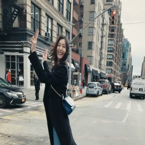 不服不行！刘雯上班路上也能美出天际