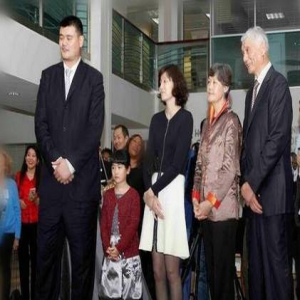 姚明父母妻女合体 一家五口全是巨人